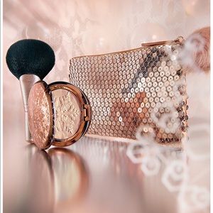 NWOT MAC highlighter & brush set!